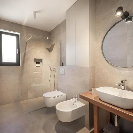 Design Nux With Heated Pool & Secluded Garden Villa