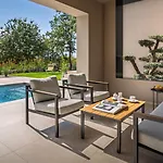 Design Nux With Heated Pool & Secluded Garden Villa