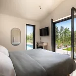 Villa Design Nux With Heated Pool & Secluded Garden Višnjan