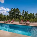 Design Nux With Heated Pool & Secluded Garden Villa *