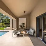 Design Nux With Heated Pool & Secluded Garden Villa *