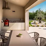 Design Nux With Heated Pool & Secluded Garden Višnjan