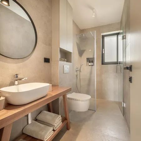 Villa Design Nux With Heated Pool & Secluded Garden *