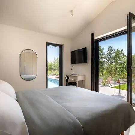 Villa Design Nux With Heated Pool & Secluded Garden Višnjan