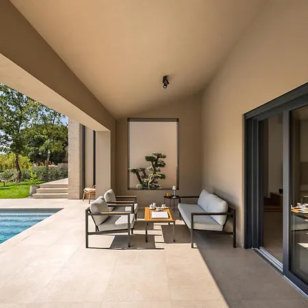 Design Nux With Heated Pool & Secluded Garden Villa *